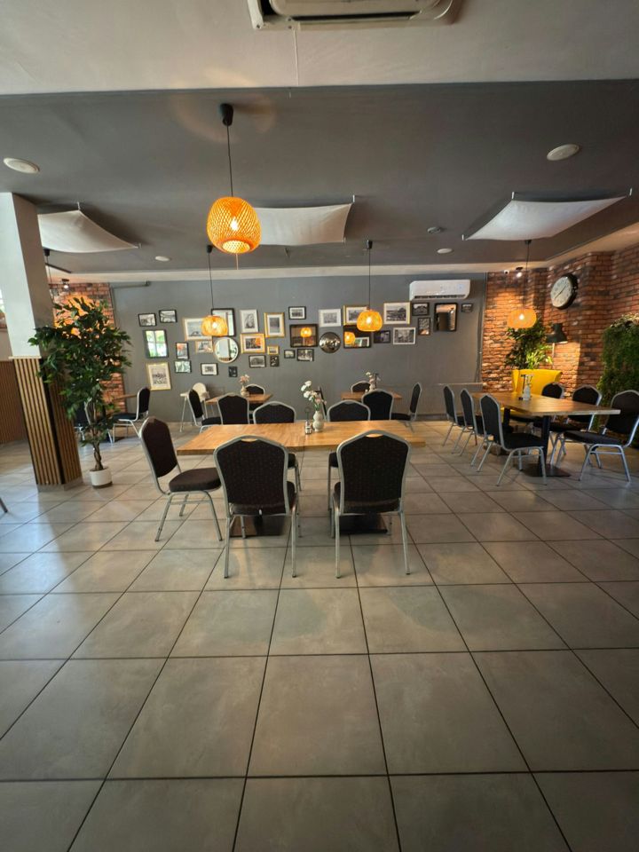 Duża sala restauracji